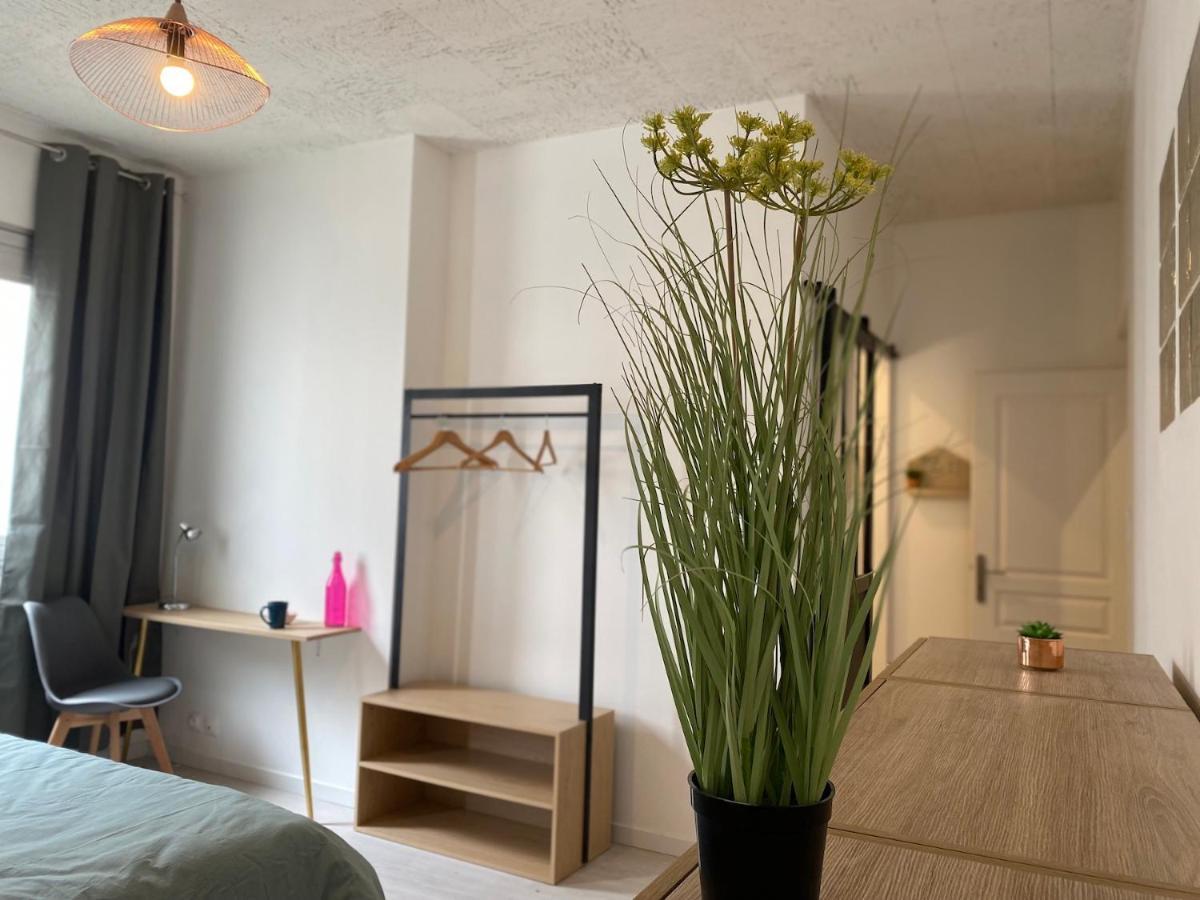 La Maison D'Angelique: Gare-Adjacent Colocation with Fiber & Netflix Niort Exterior photo