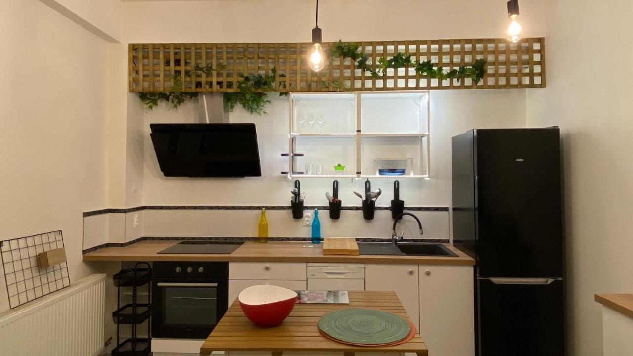 La Maison D'Angelique: Gare-Adjacent Colocation with Fiber & Netflix Niort Exterior photo
