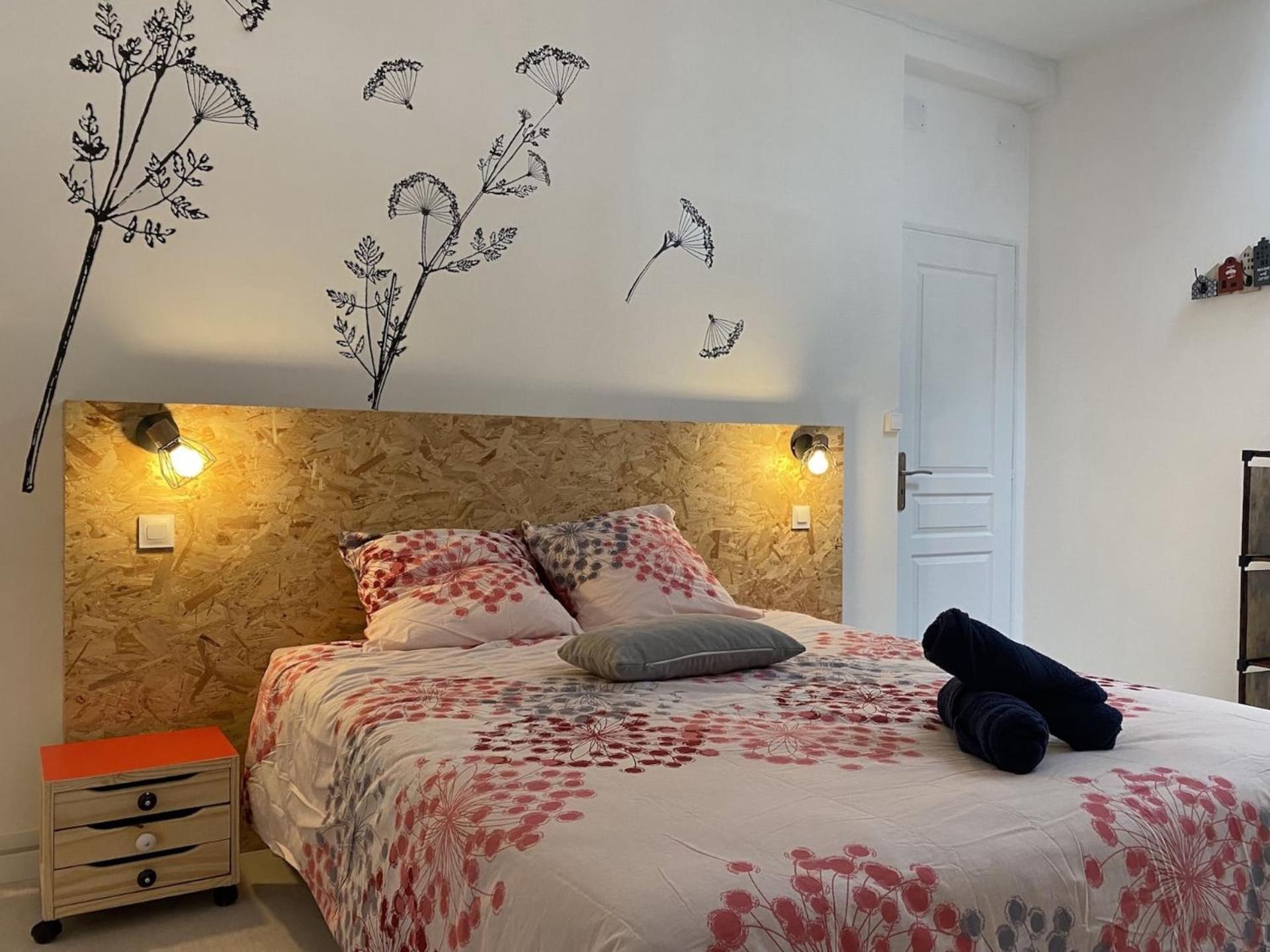 La Maison D'Angelique: Gare-Adjacent Colocation with Fiber & Netflix Niort Exterior photo